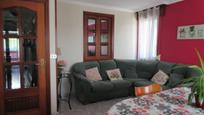 Sala d'estar de Casa o xalet en venda en Neda amb Jardí privat
