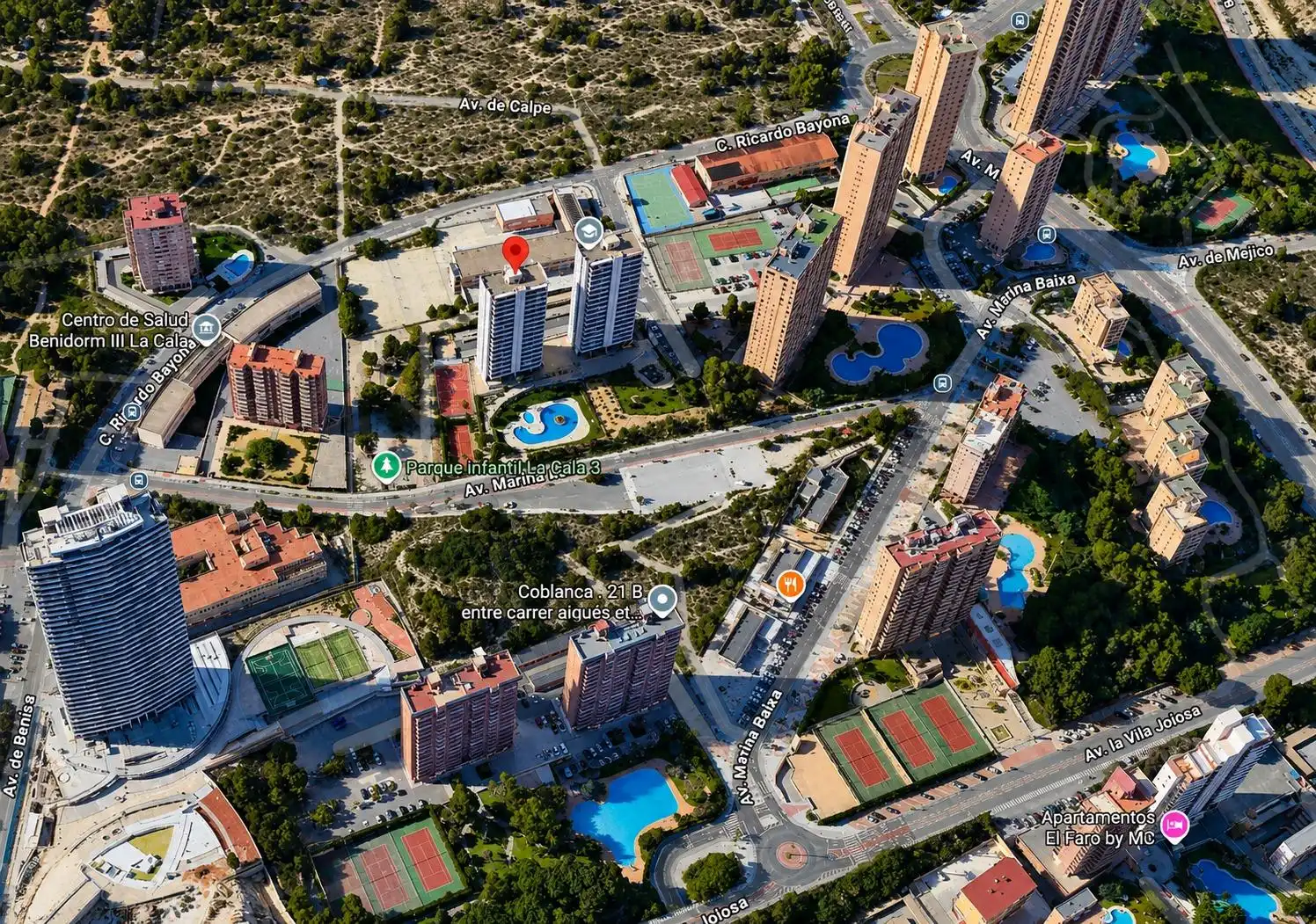 Vista exterior de Pis en venda en Benidorm amb Aire condicionat, Jardí privat i Terrassa