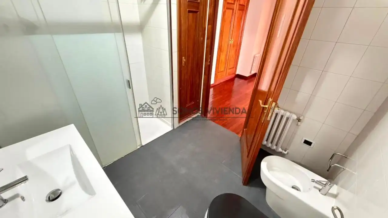 Bathroom of Flat for sale in Ourense Capital   with Heating, Furnished and Balcony