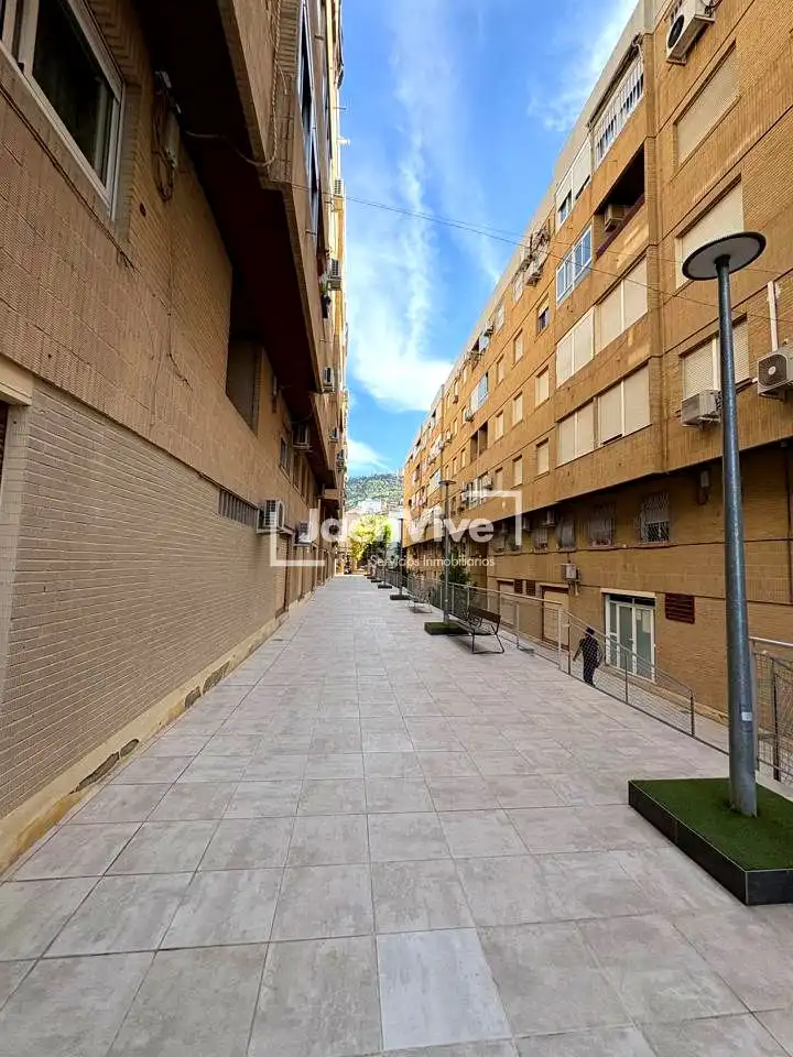 Vista exterior de Pis en venda en Jaén amb Aire condicionat, Calefacció i Terrassa