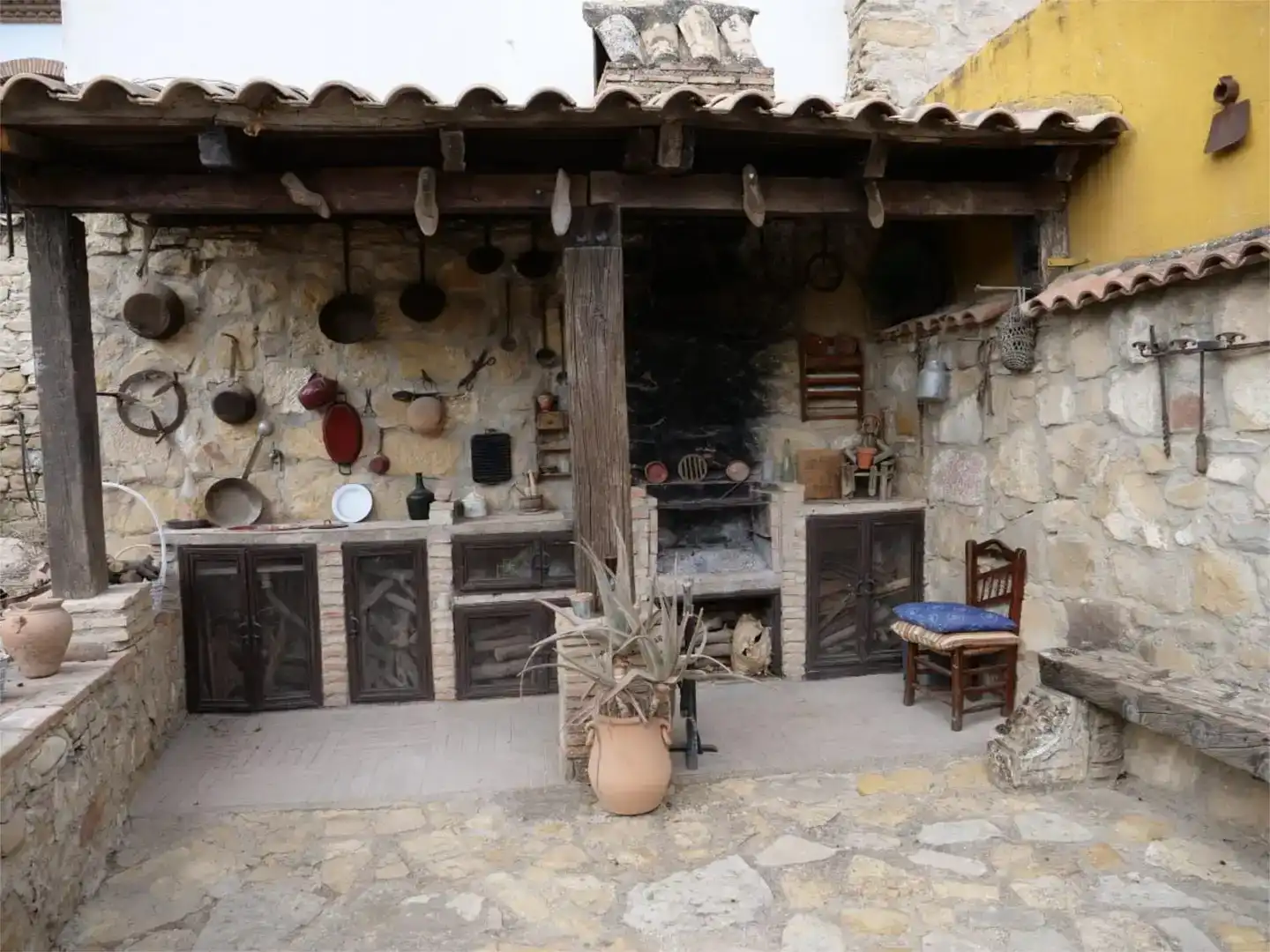 Wohnung zur Miete in Baeza mit Privatgarten, Abstellraum und Möbliert