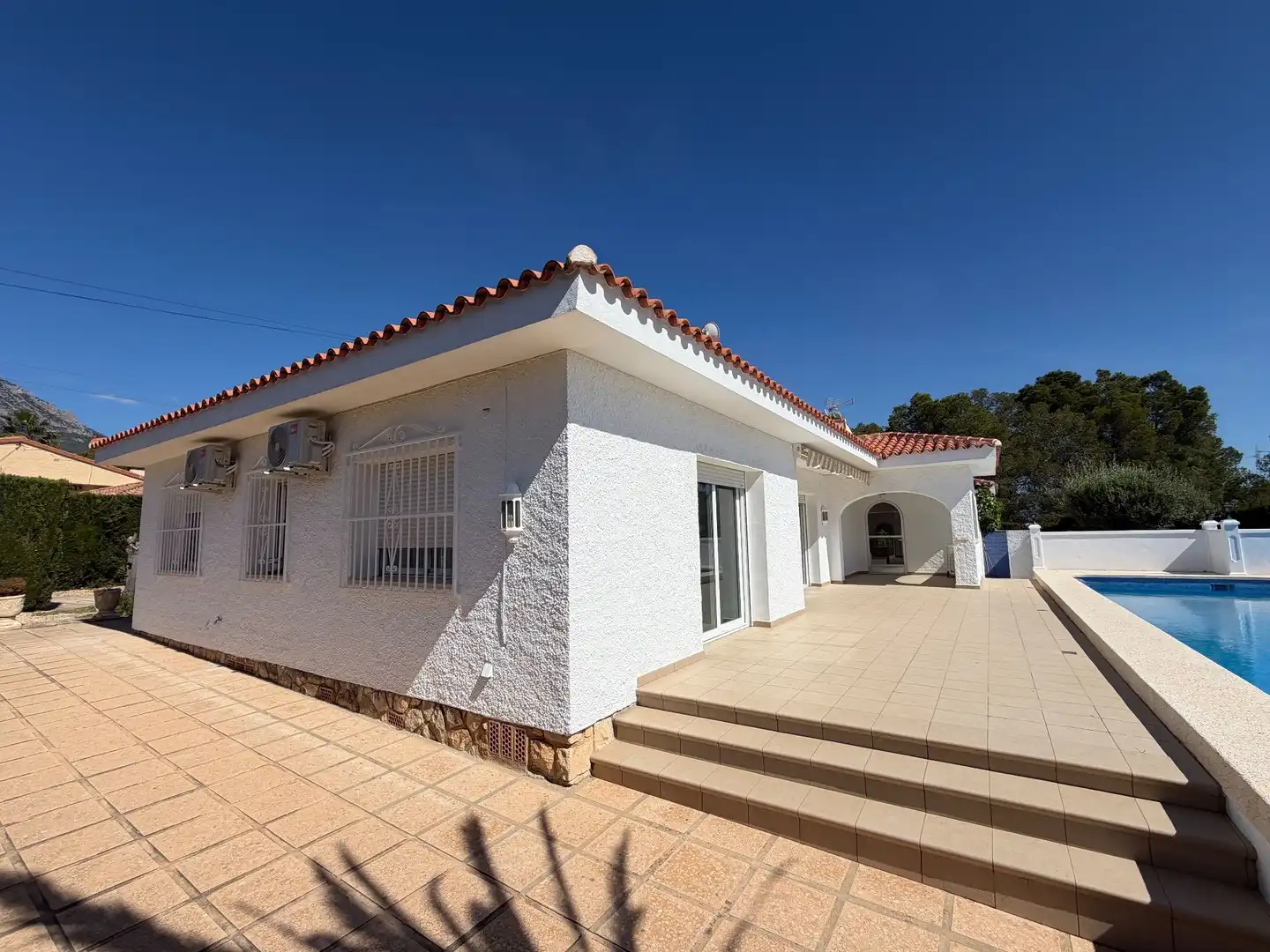 Vista exterior de Casa o chalet en venta en La Nucia con Aire acondicionado, Calefacción y Jardín privado