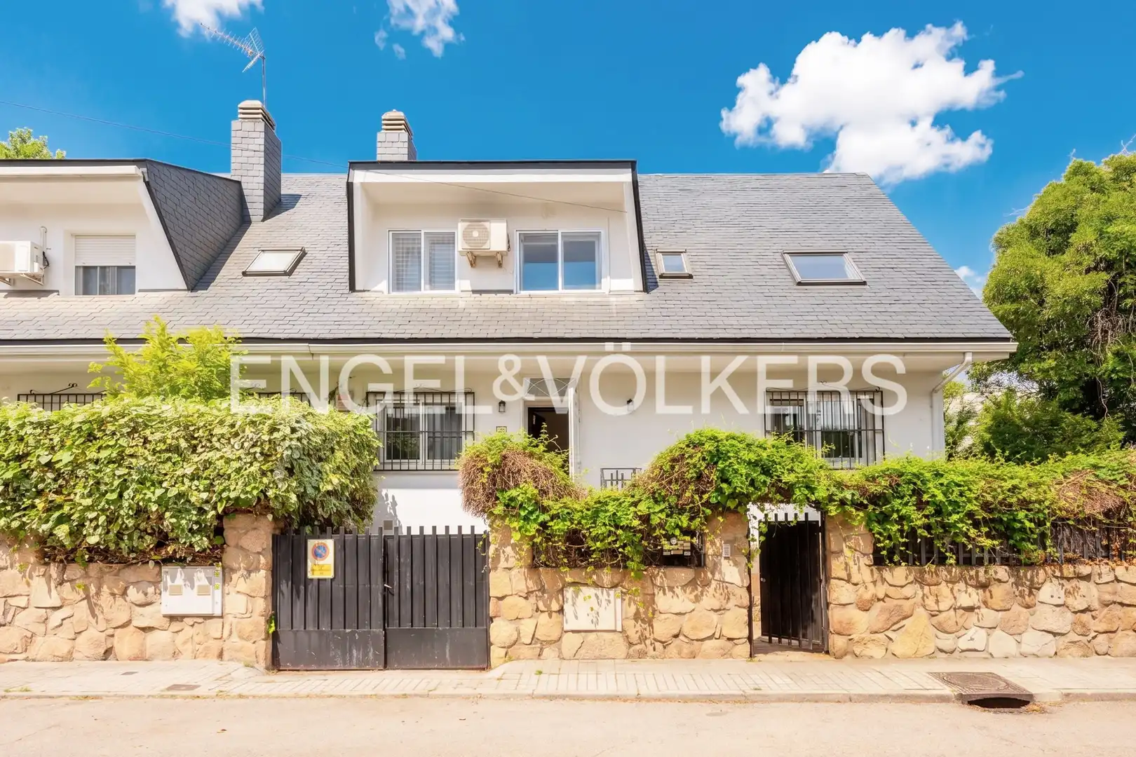 Exterior view of Houses for rent in Pozuelo de Alarcón  with Heating, Private garden and Swimming Pool