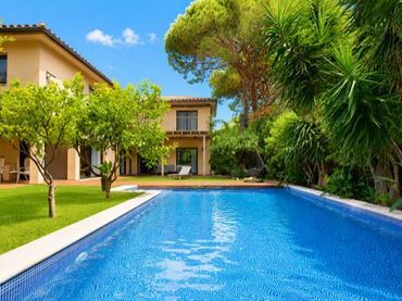 Casa con piscina en venta en Gavà Mar