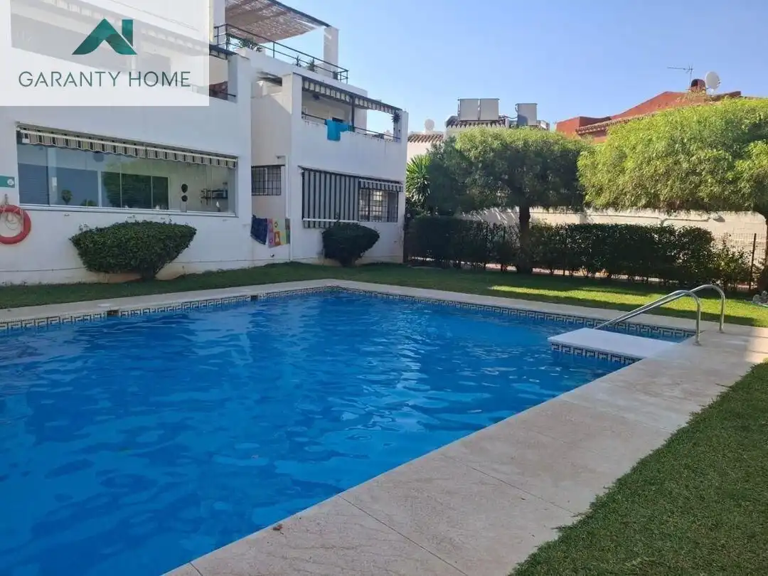 Piscina de Dúplex de lloguer en Torremolinos amb Calefacció, Jardí privat i Terrassa