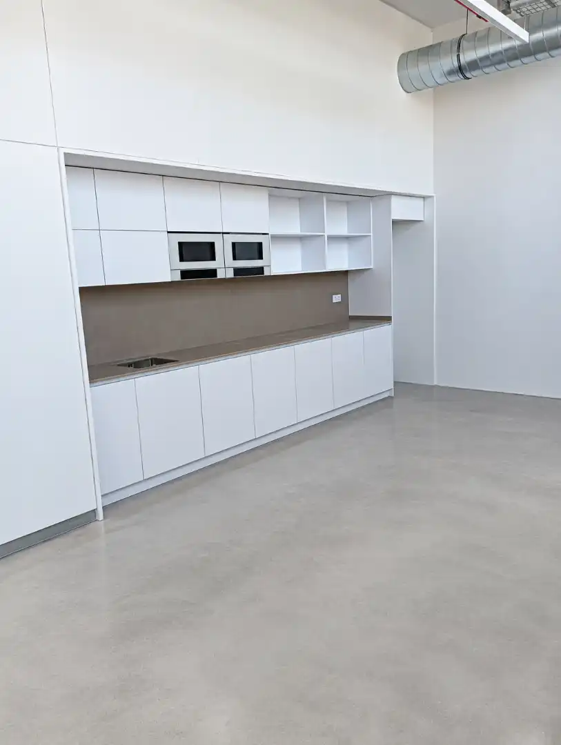 Cuina de Local de lloguer en Barcelona amb Aire condicionat i Calefacció