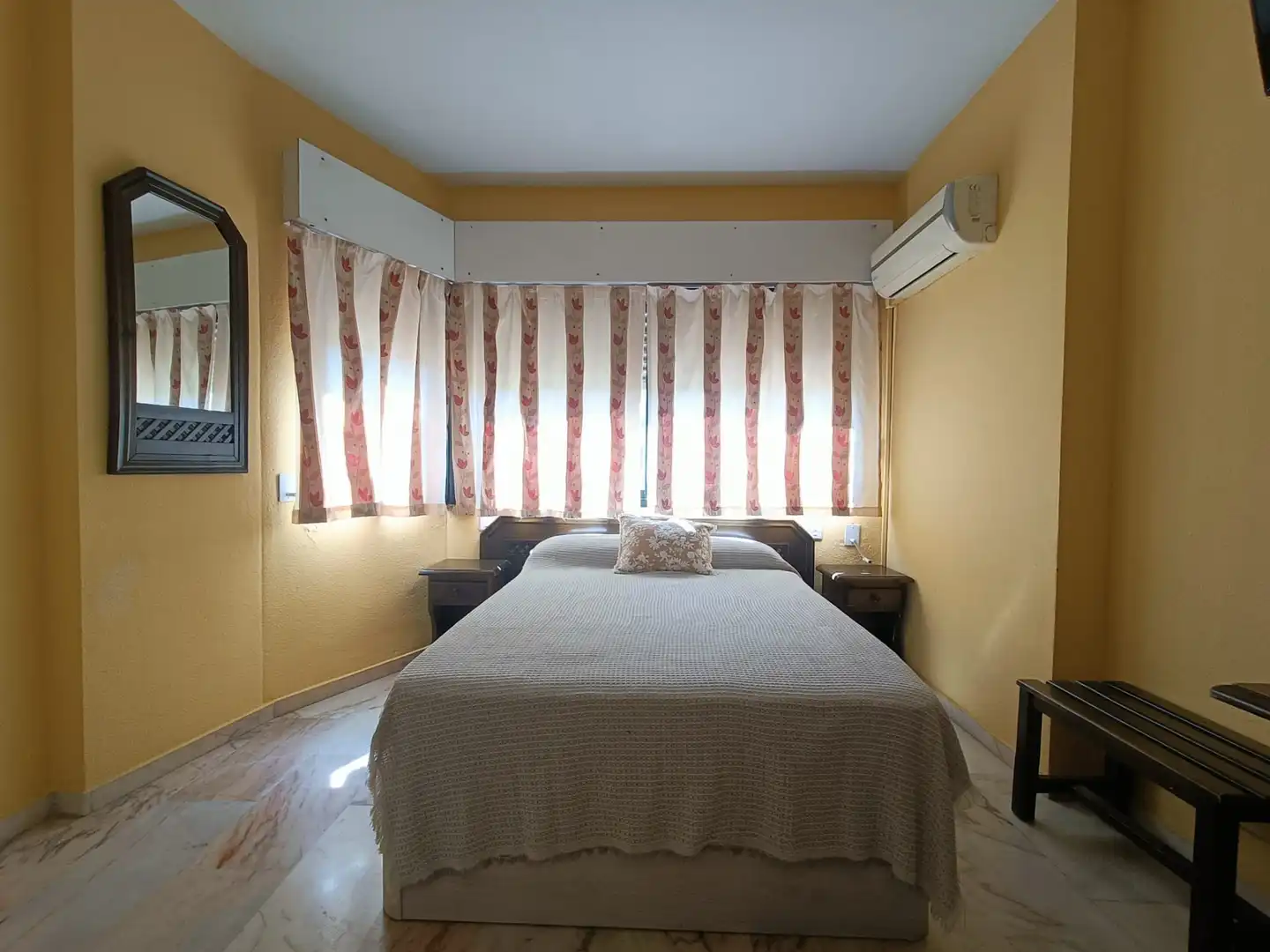 Schlafzimmer von Wohnung zur Miete in Sevilla mit Klimaanlage, Heizung und Möbliert