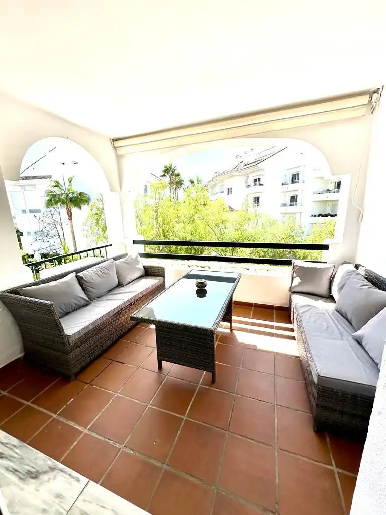 Terraza de Apartamento de alquiler en Marbella con Piscina comunitaria