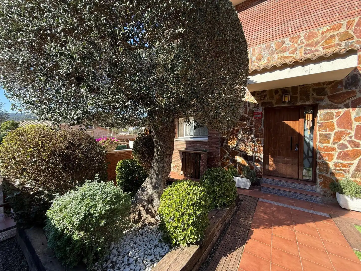 Vista exterior de Casa o xalet en venda en Cervelló amb Calefacció, Jardí privat i Parquet
