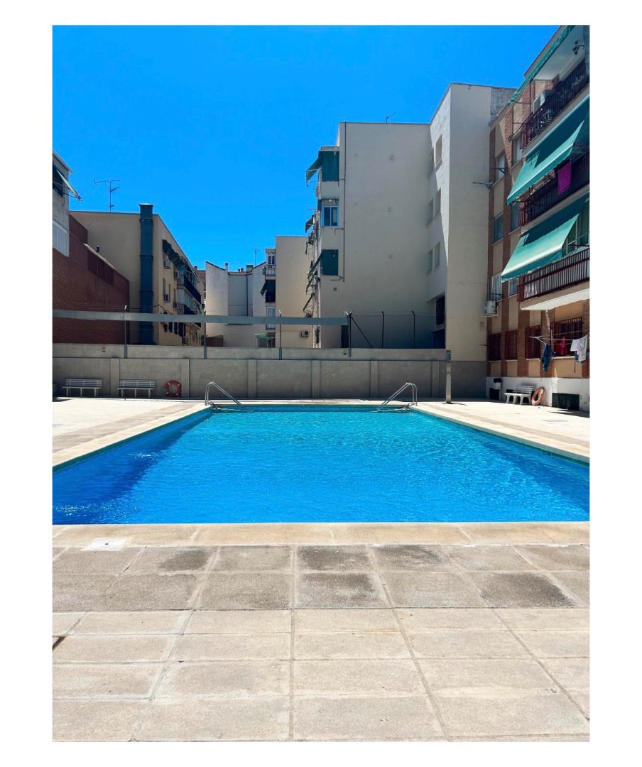 Swimming pool of Flat to rent in  Madrid Capital  with Air Conditioner, Heating and Private garden
