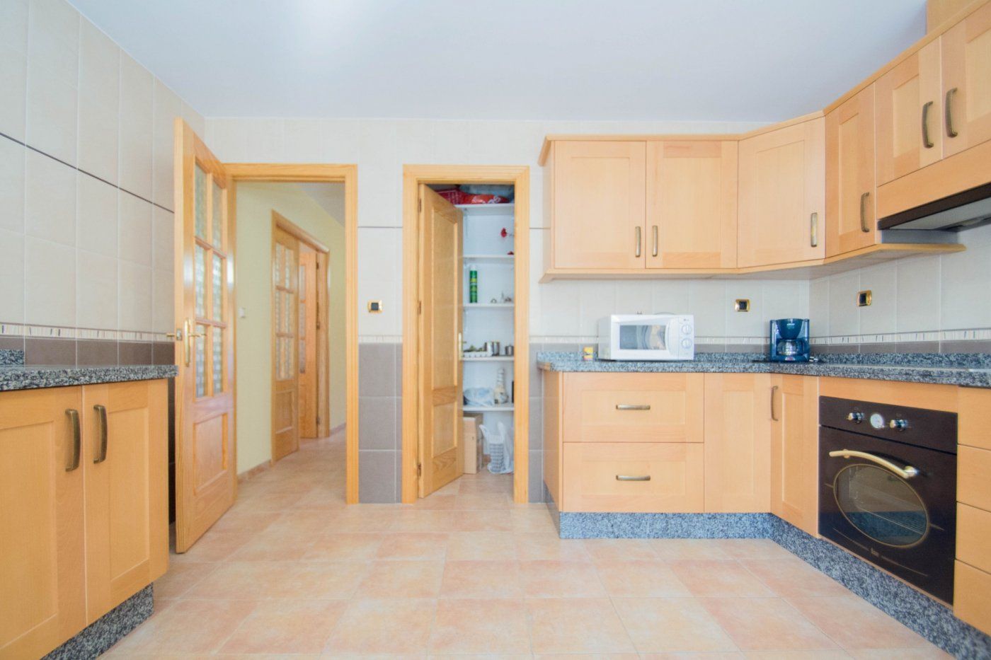 Cuina de Casa o xalet en venda en Güéjar Sierra amb Jardí privat, Terrassa i Traster