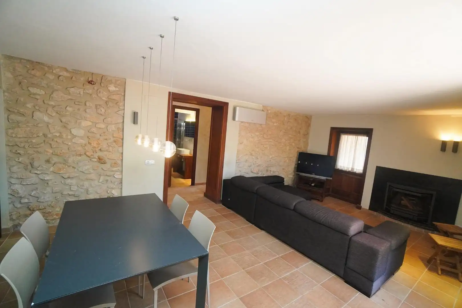 Sala d'estar de Finca rústica en venda en El Vendrell amb Aire condicionat, Jardí privat i Piscina