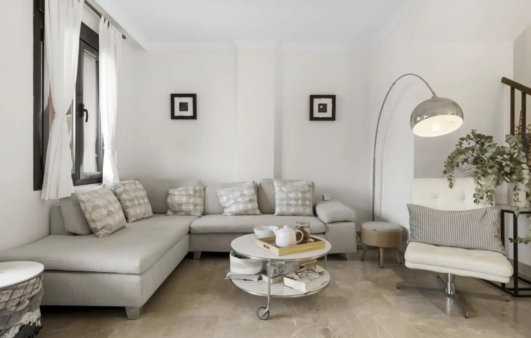 Sala d'estar de Dúplex en venda en Estepona amb Aire condicionat, Calefacció i Terrassa