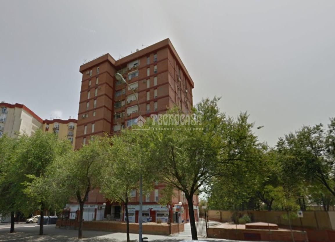 Vista exterior de Pis en venda en  Sevilla Capital amb Calefacció i Balcó