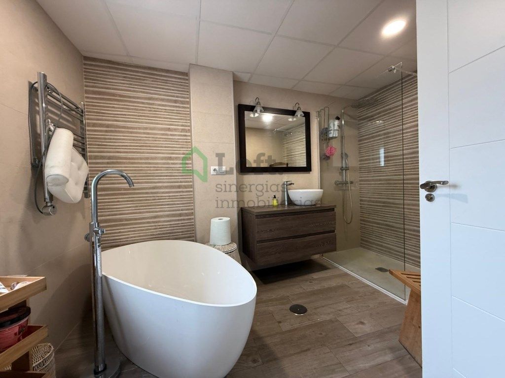 Bathroom of Flat for sale in Badajoz Capital  with Air Conditioner