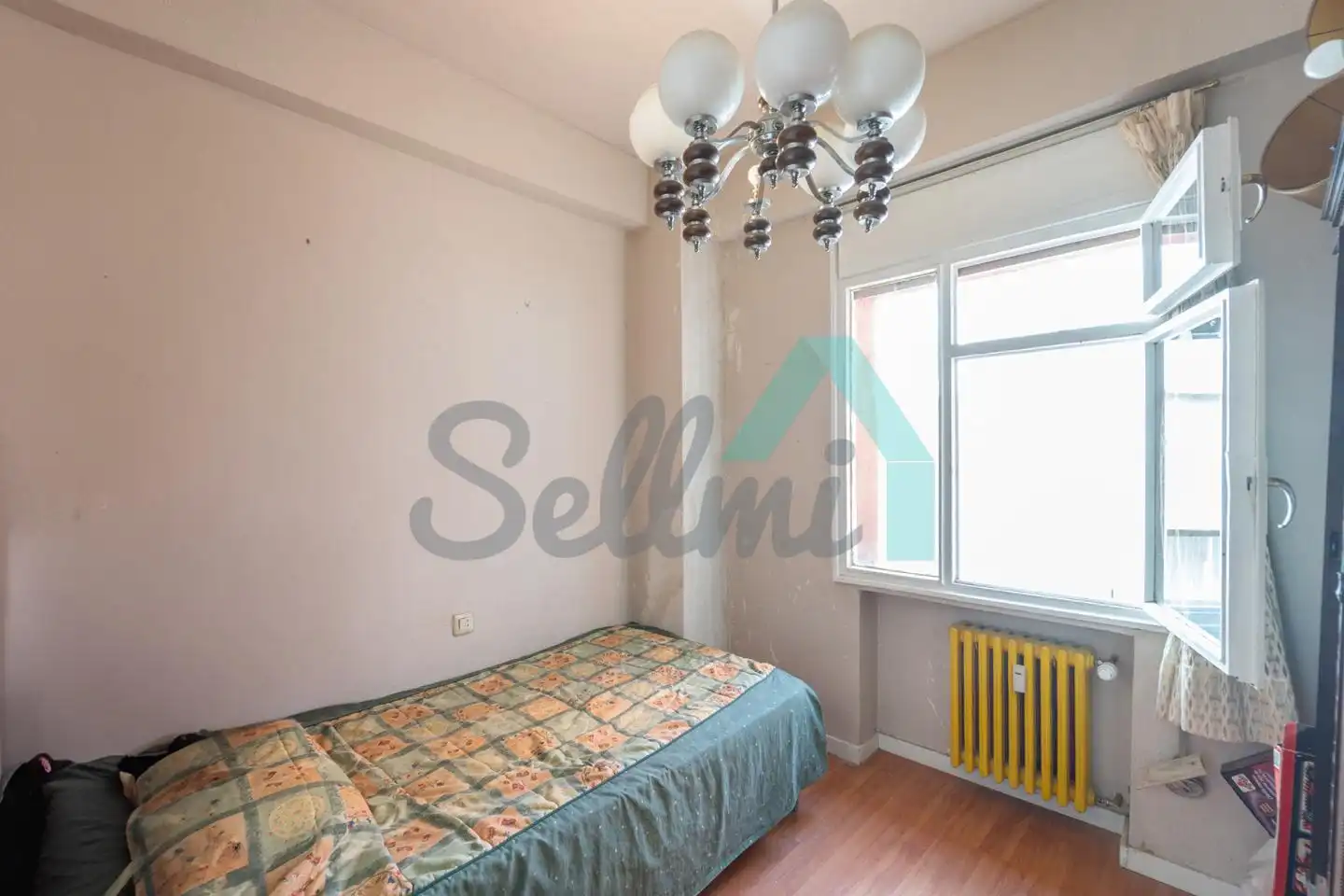 Habitación de Piso en venta en Oviedo  con Calefacción, Parquet y Terraza
