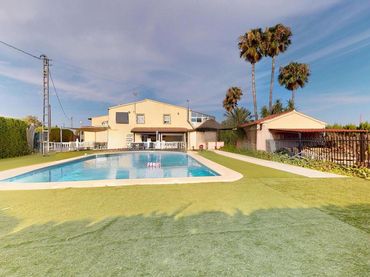 Villa con piscina in vendita a Jubalcoi
