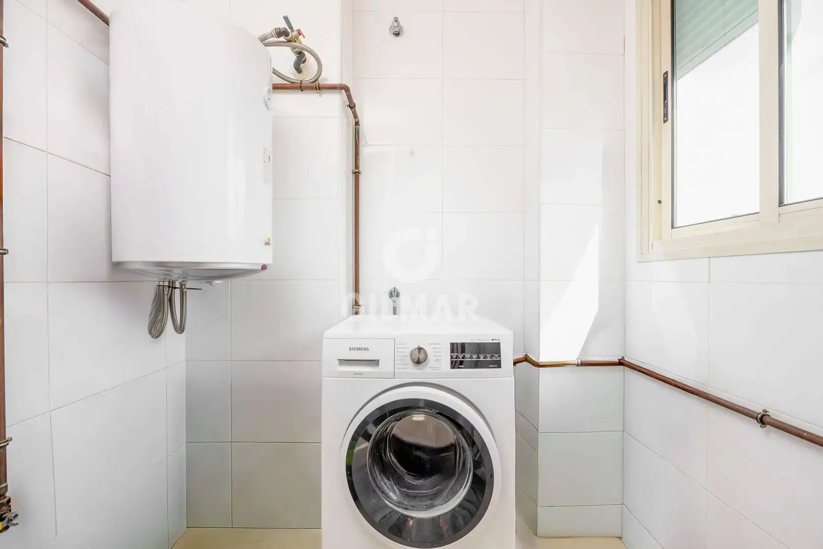 Bathroom of Flat for sale in Sevilla  with Heating, Private garden and Storage room