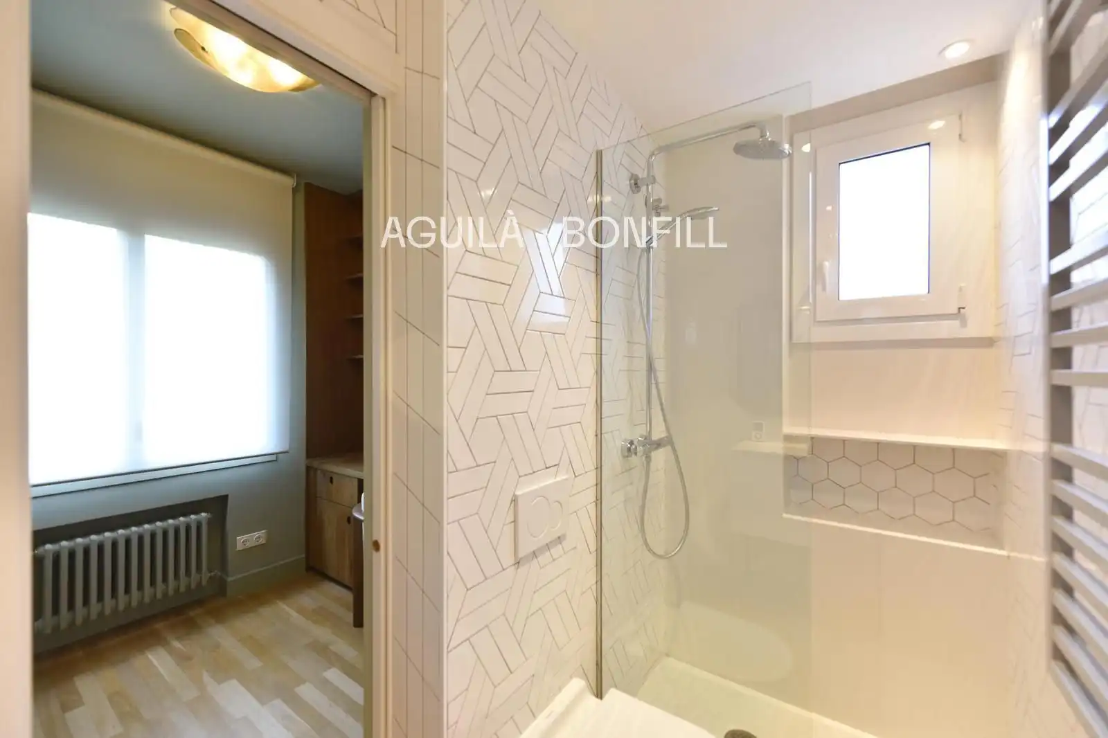 Bathroom of Flat for sale in Barcelona  with Air Conditioner, Heating and Parquet flooring
