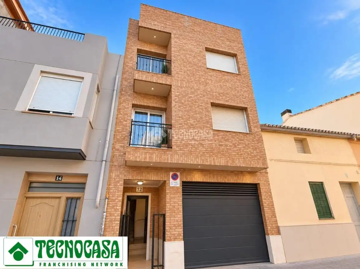 Vista exterior de Casa o xalet en venda en Manises amb Aire condicionat, Calefacció i Terrassa