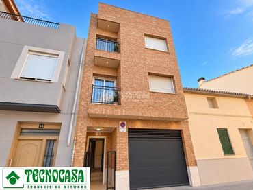 Casa amb balcó en venda a Centro Ciudad
