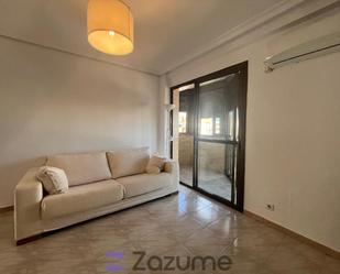 Living room of Flat to rent in  Sevilla Capital  with Air Conditioner, Furnished and Oven