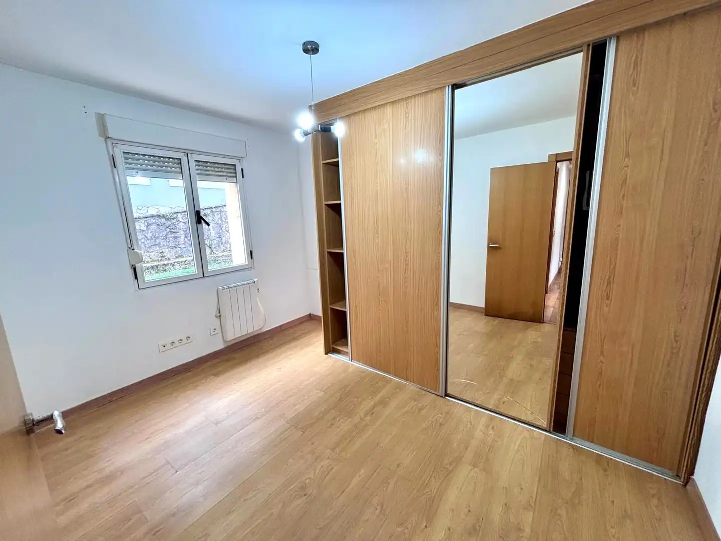 Bedroom of Flat for rent in Gijón   with Heating, Washing machine and Microwave