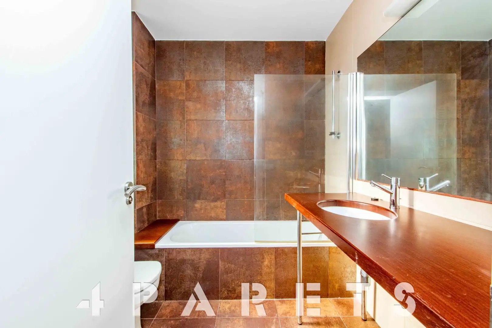 Badezimmer von Einfamilien-Reihenhaus zum Verkauf in Santa Susanna mit Heizung, Privatgarten und Terrasse