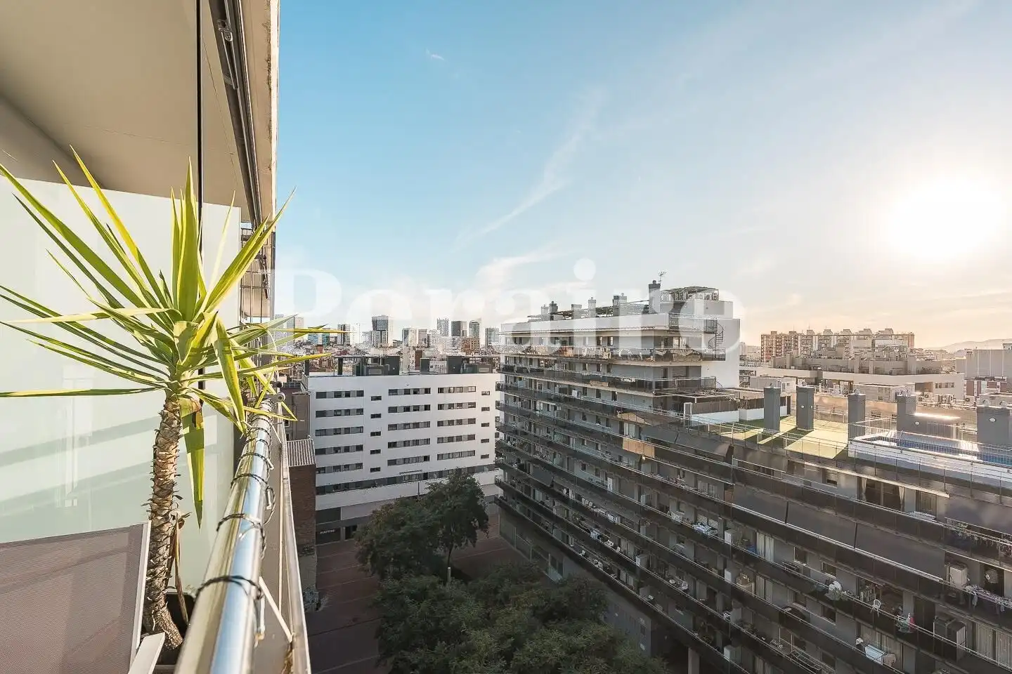 Vista exterior de Àtic en venda en L'Hospitalet de Llobregat amb Aire condicionat, Calefacció i Terrassa