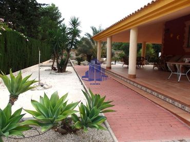 Villa con piscina in vendita a Calle Circunvalación