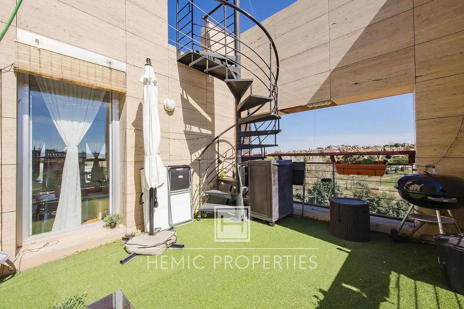 Terrasse von Dachboden zum Verkauf in Tres Cantos mit Klimaanlage, Privatgarten und Terrasse