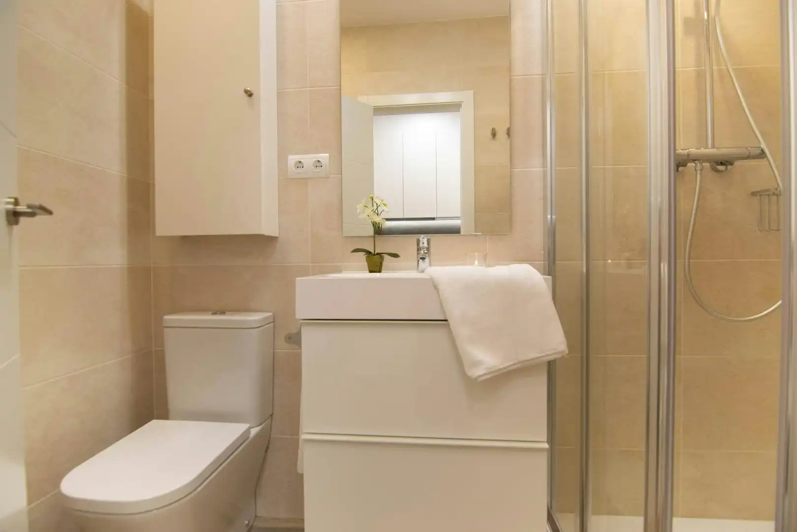 Badezimmer von Wohnung zur Miete in Madrid mit Klimaanlage, Heizung und Möbliert