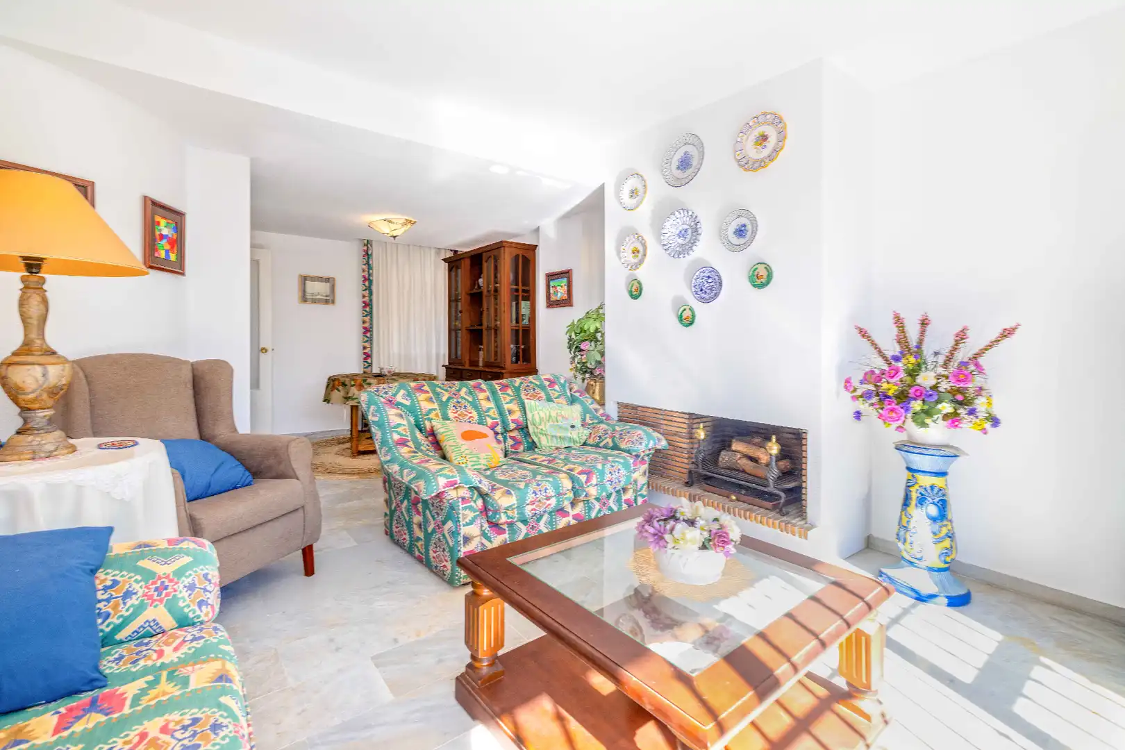 Sala de estar de Dúplex en venta en Marbella con Terraza, Alarma y Piscina comunitaria