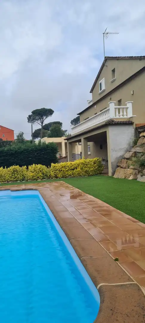 Swimming pool of Houses for sale in Caldes de Malavella  with Air Conditioner, Heating and Private garden