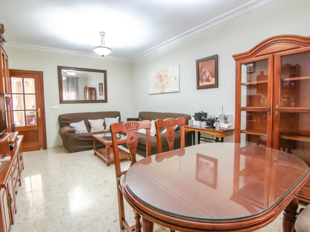 Sala d'estar de Casa o xalet en venda en La Rinconada