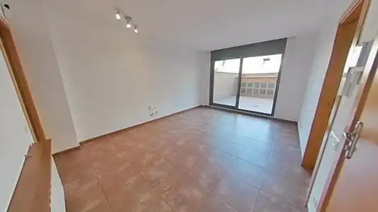 Vista exterior de Pis en venda en Santa Perpètua de Mogoda amb Calefacció, Terrassa i Alarma