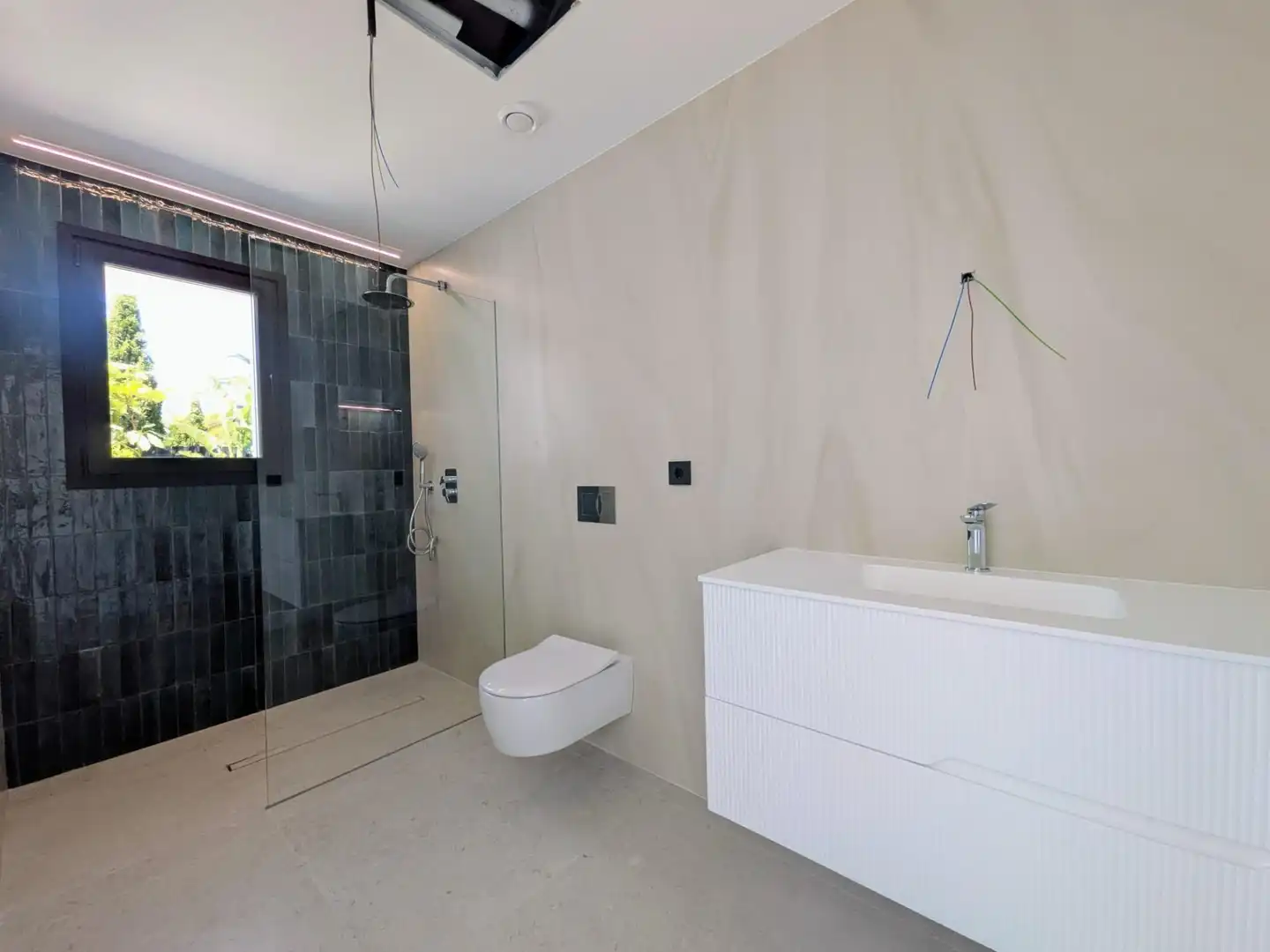 Baño de Casa adosada en venta en L'Alfàs del Pi con Aire acondicionado, Calefacción y Jardín privado