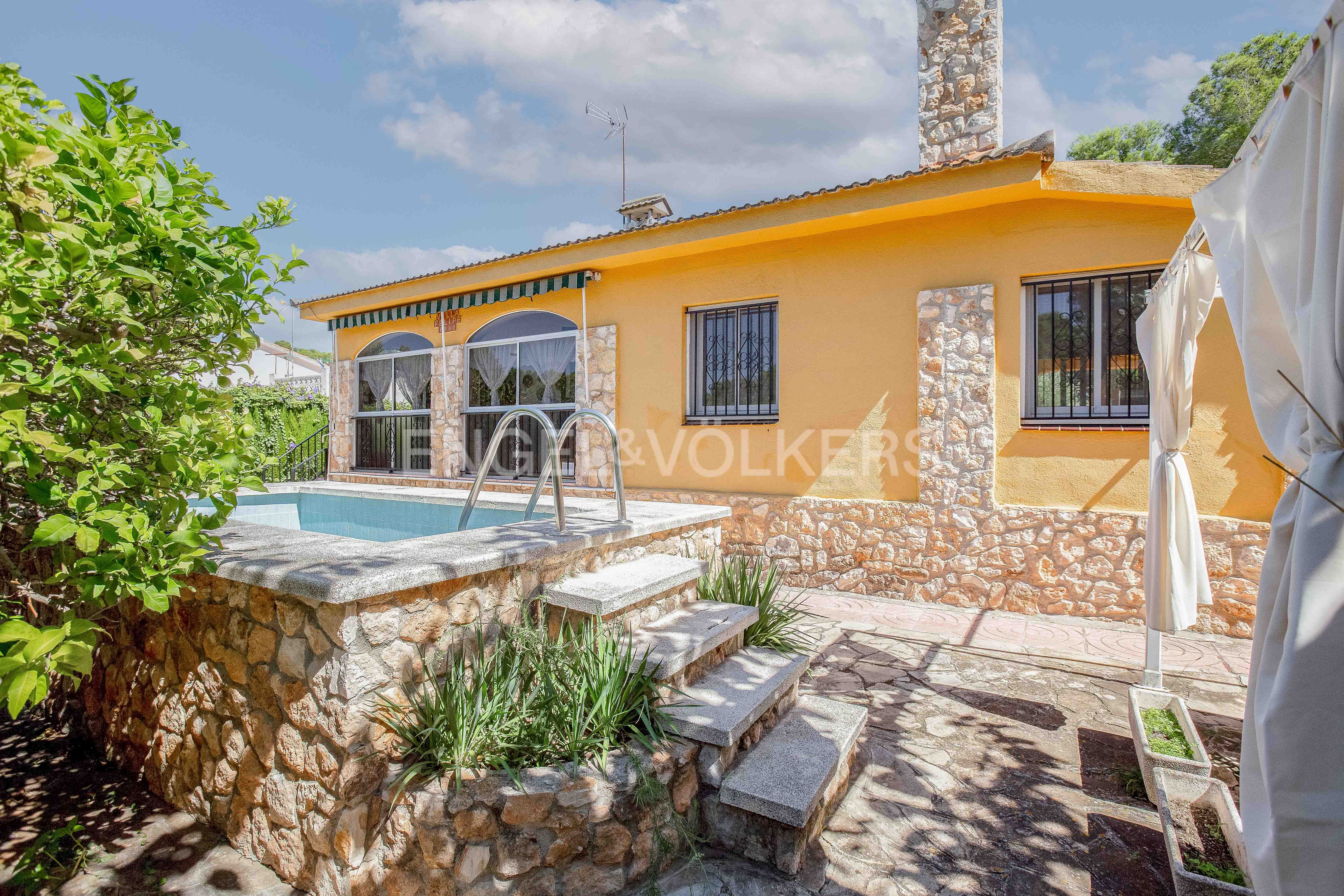 Exterior view of House or chalet for sale in Creixell  with Air Conditioner, Heating and Private garden
