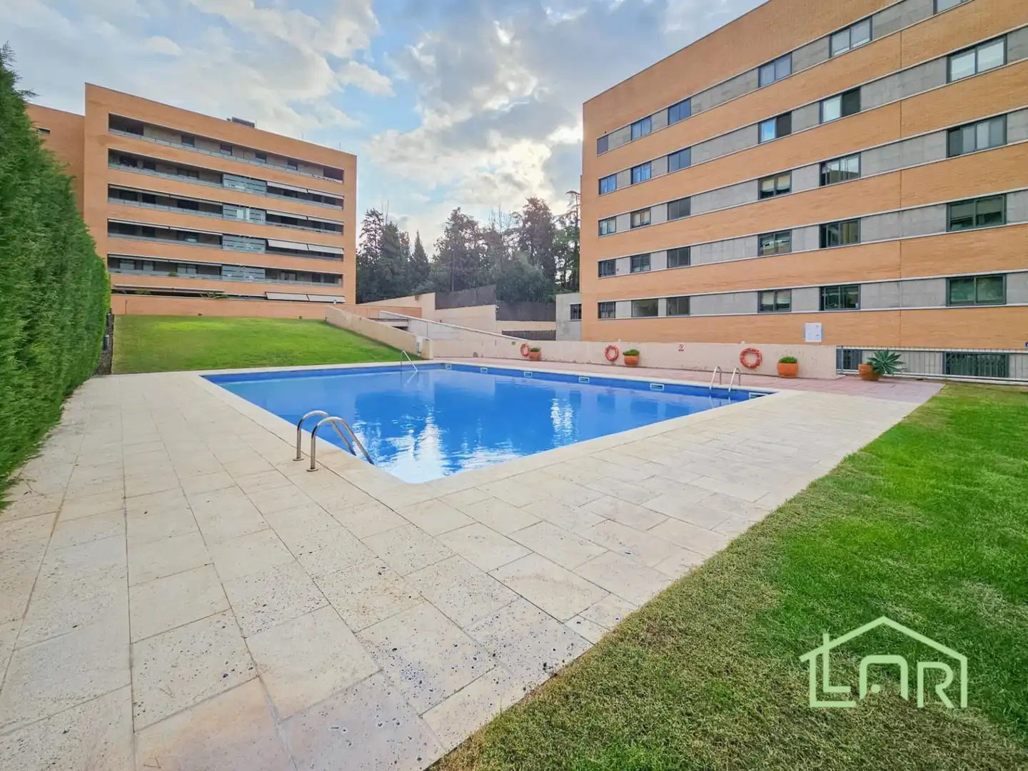 Swimming pool of Flat for sale in El Centre