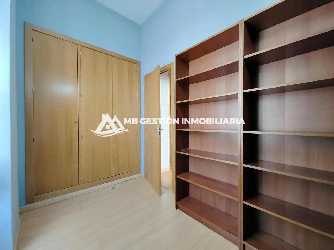 Habitación de Planta baja en venta en Fuenlabrada con Calefacción, Trastero y Piscina