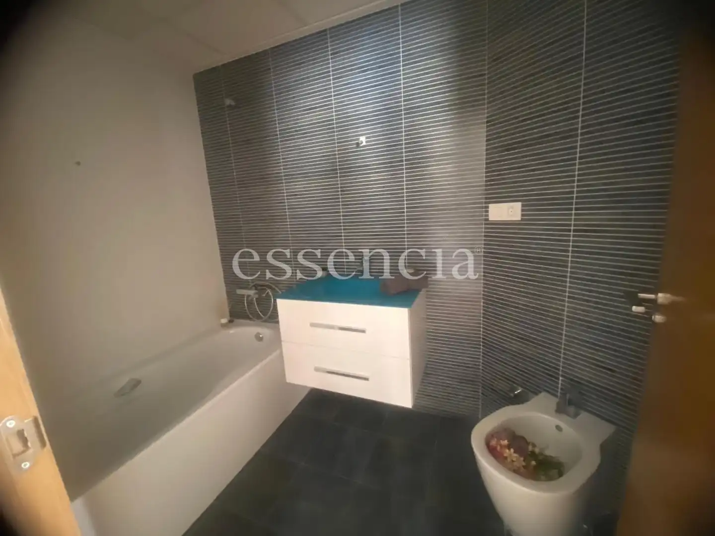 Baño de Piso en venta en Gandia con Aire acondicionado, Terraza y Balcón