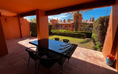 Jardí de Planta baixa de lloguer en Benahavís amb Aire condicionat, Terrassa i Piscina