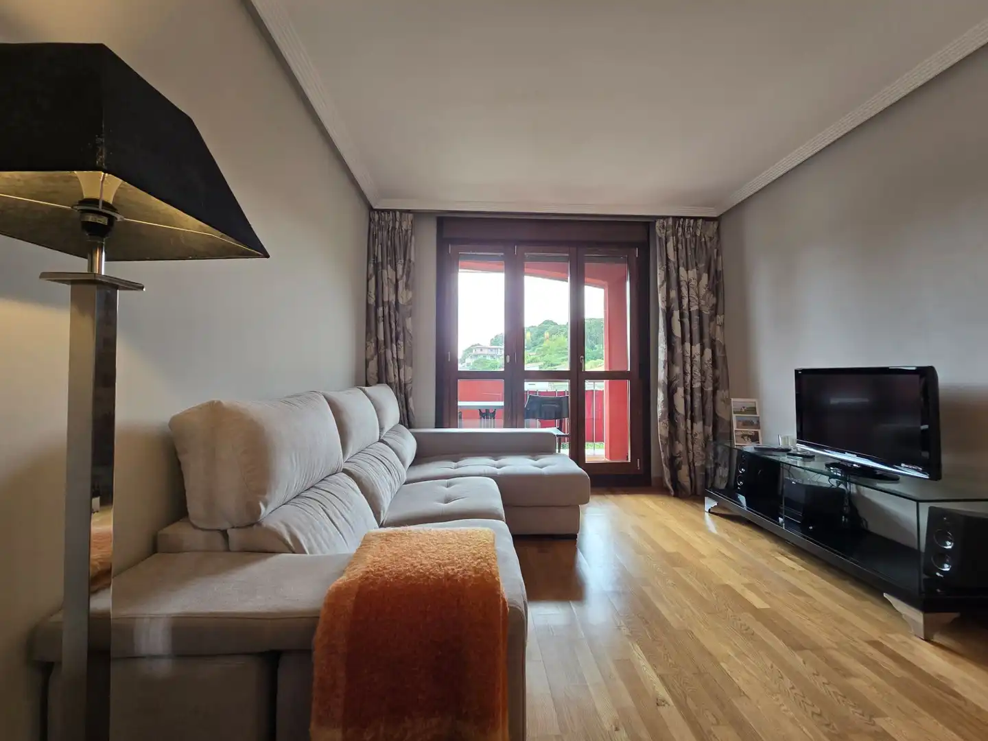 Sala de estar de Piso en venta en Llanes con Calefacción, Terraza y Trastero