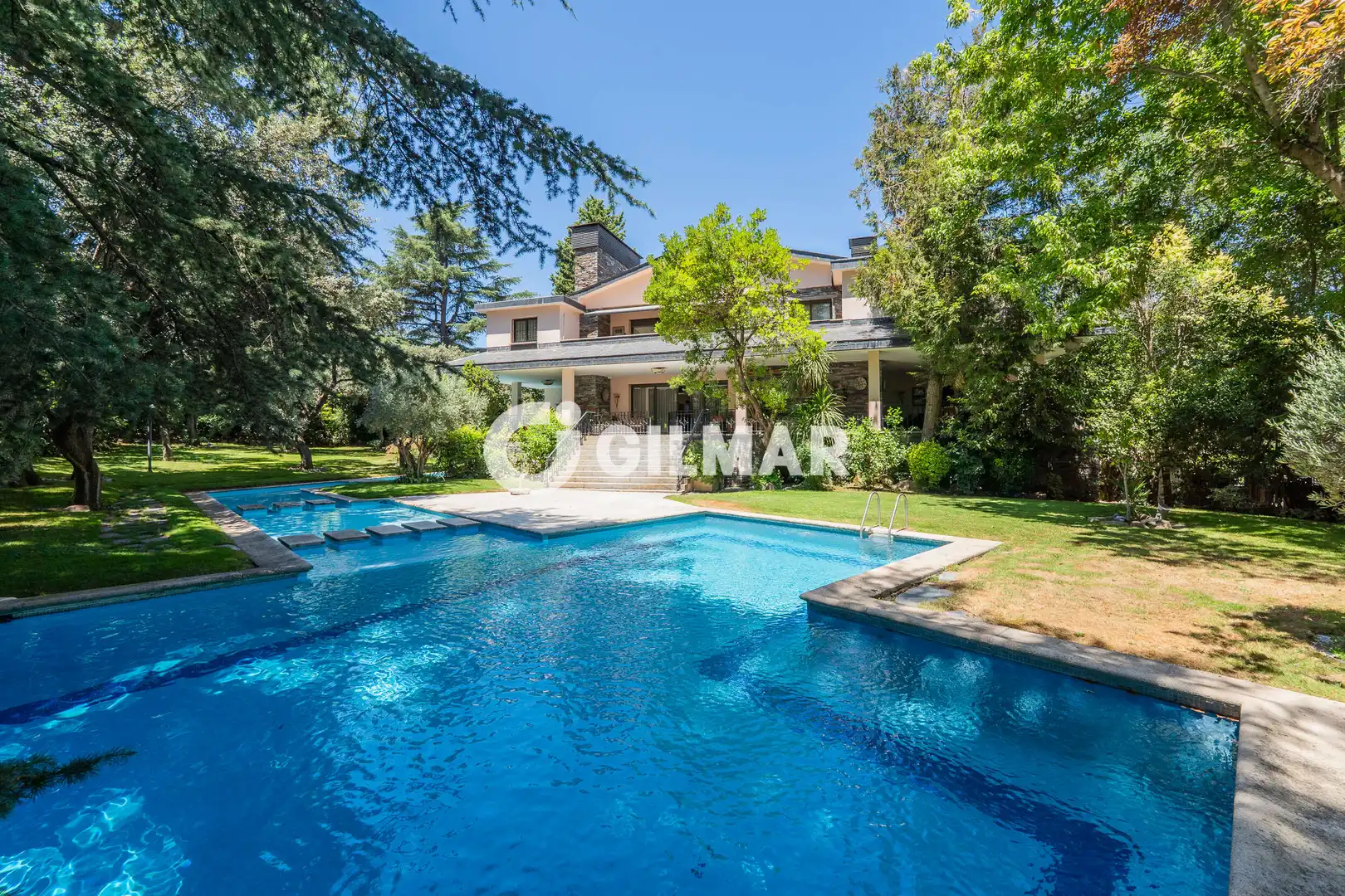 Detached house with pool for sale in Urbanización La Moraleja, imagen 2
