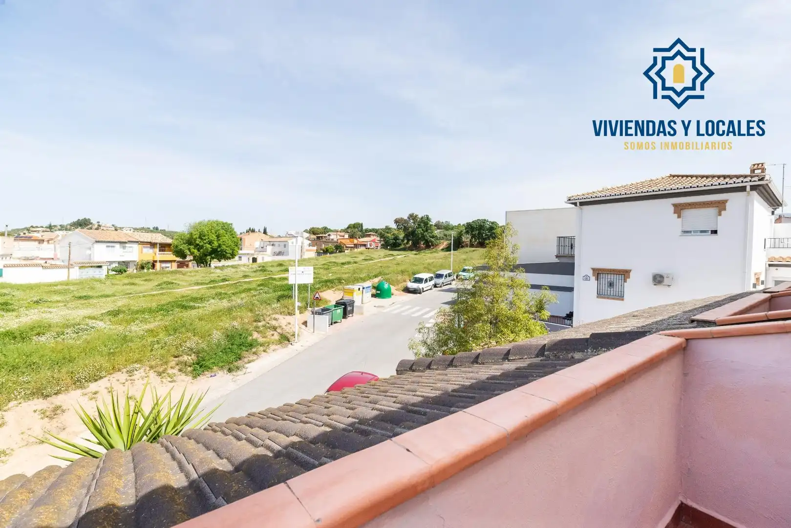 Vista exterior de Casa adosada en venda en Peligros amb Aire condicionat, Calefacció i Jardí privat
