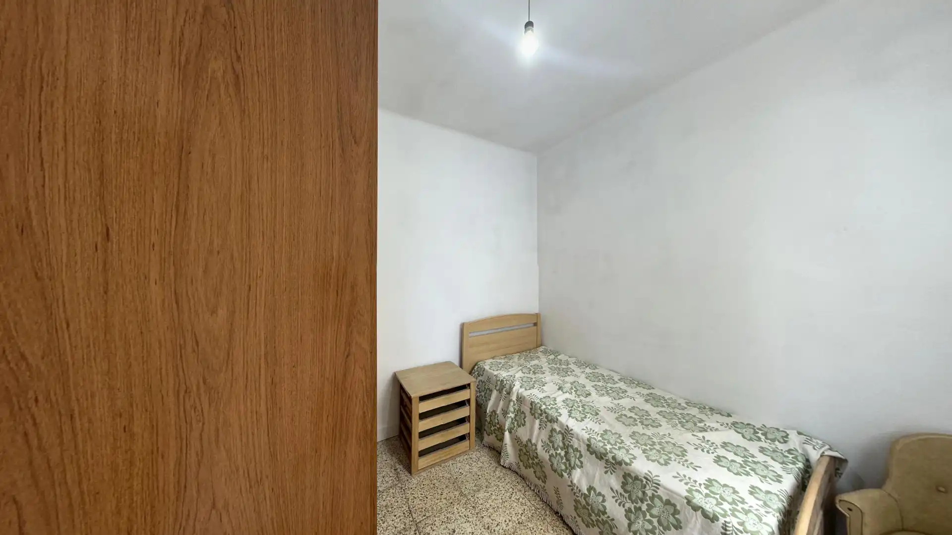 Habitación de Piso en venta en Cornellà de Llobregat con Amueblado, Horno y Balcón