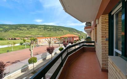 Vista exterior de Apartament en venda en Ezcaray amb Calefacció, Terrassa i Traster