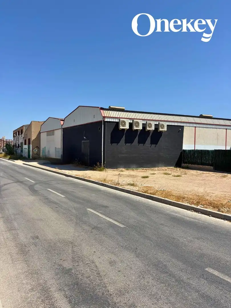 Nau industrial en venda a de los Isidoros 8