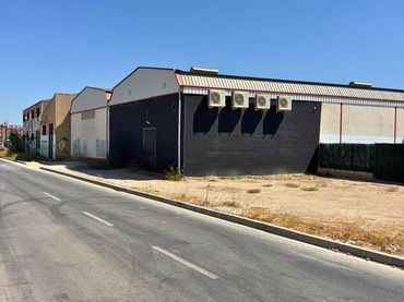Nau industrial en venda a de los Isidoros 8