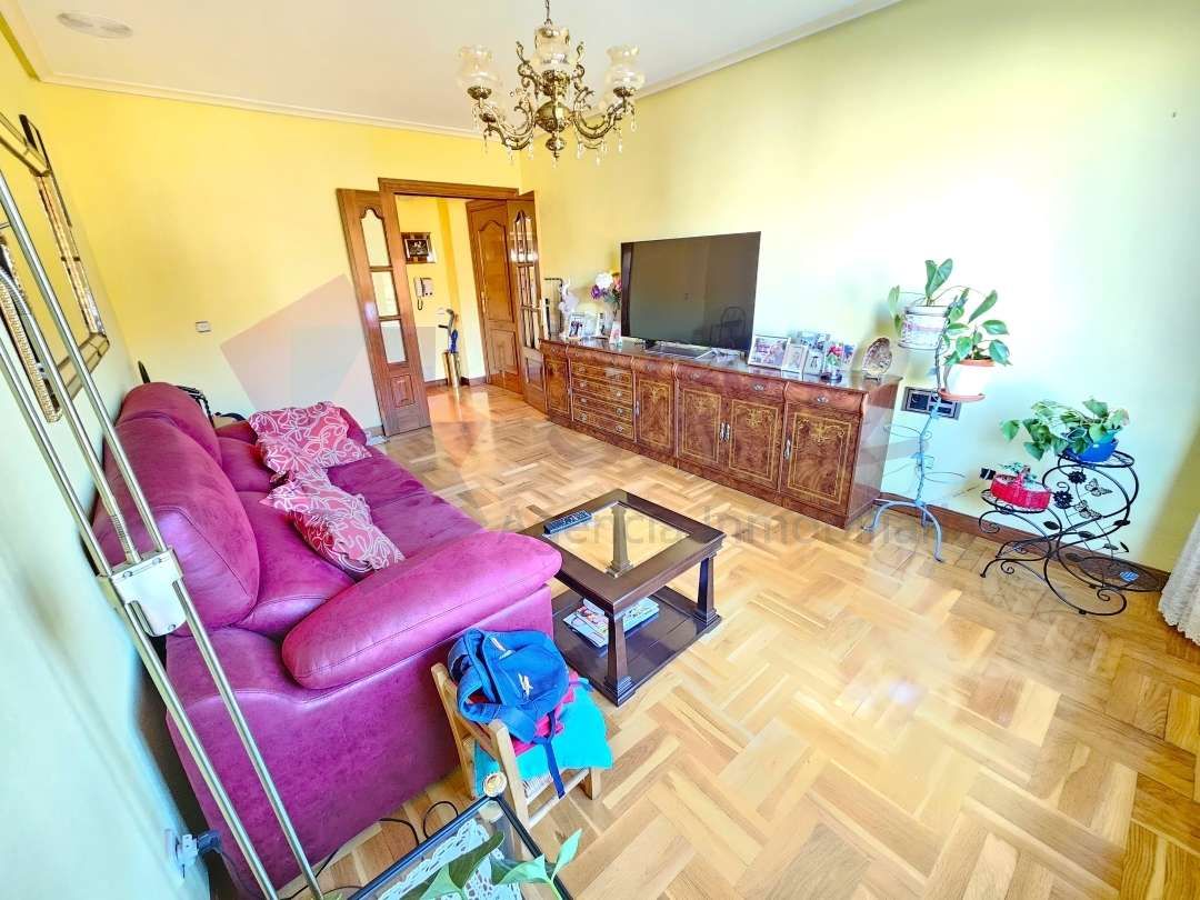 Sala de estar de Piso en venta en  Logroño con Calefacción, Terraza y Trastero